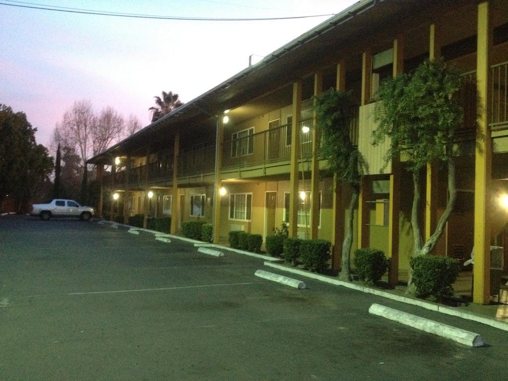 Parkside Inn Fresno Exterior photo