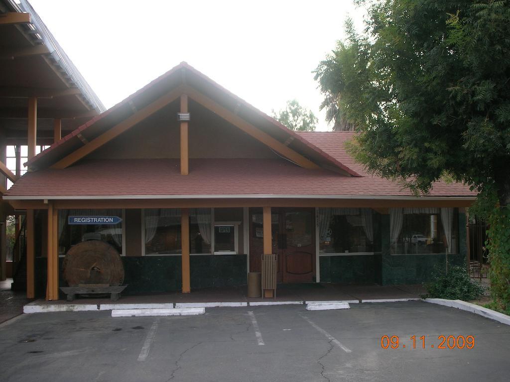 Parkside Inn Fresno Exterior photo