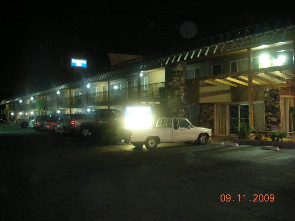 Parkside Inn Fresno Exterior photo